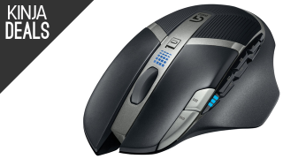 The Battery-Sipping Logitech G602 Gaming Mouse is Only $50 Right Now